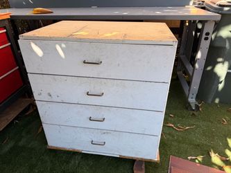 Workshop dresser
