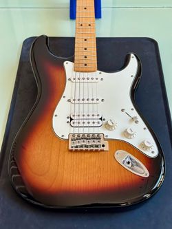 Fender Standard Stratocaster HSS