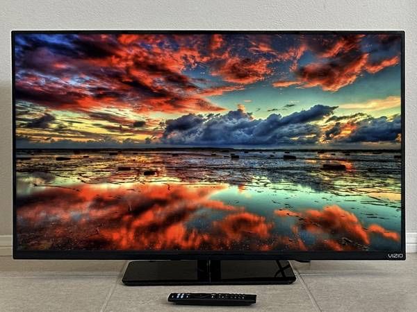 VIZIO E-Series E390-B1E 39" TV Full-Array Full HD LED HDTV