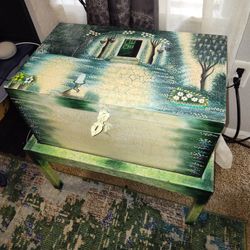 Toll Painted Storage Box On stand 