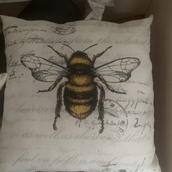 Bee Outdoor/indoor Pillows