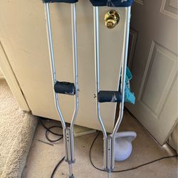 Crutches w/pads
