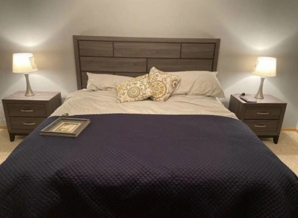 King Size Wooden Panel Modern Bedroom Set