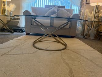 Pretty gold tables in good condition