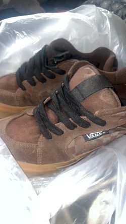 14 used shoes. Summer cleaning all 20$