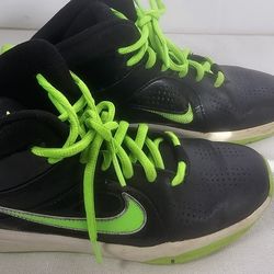 Nike Team Hustle D-6 Shoes - Size 3.5Y  Kid’s Black Green 