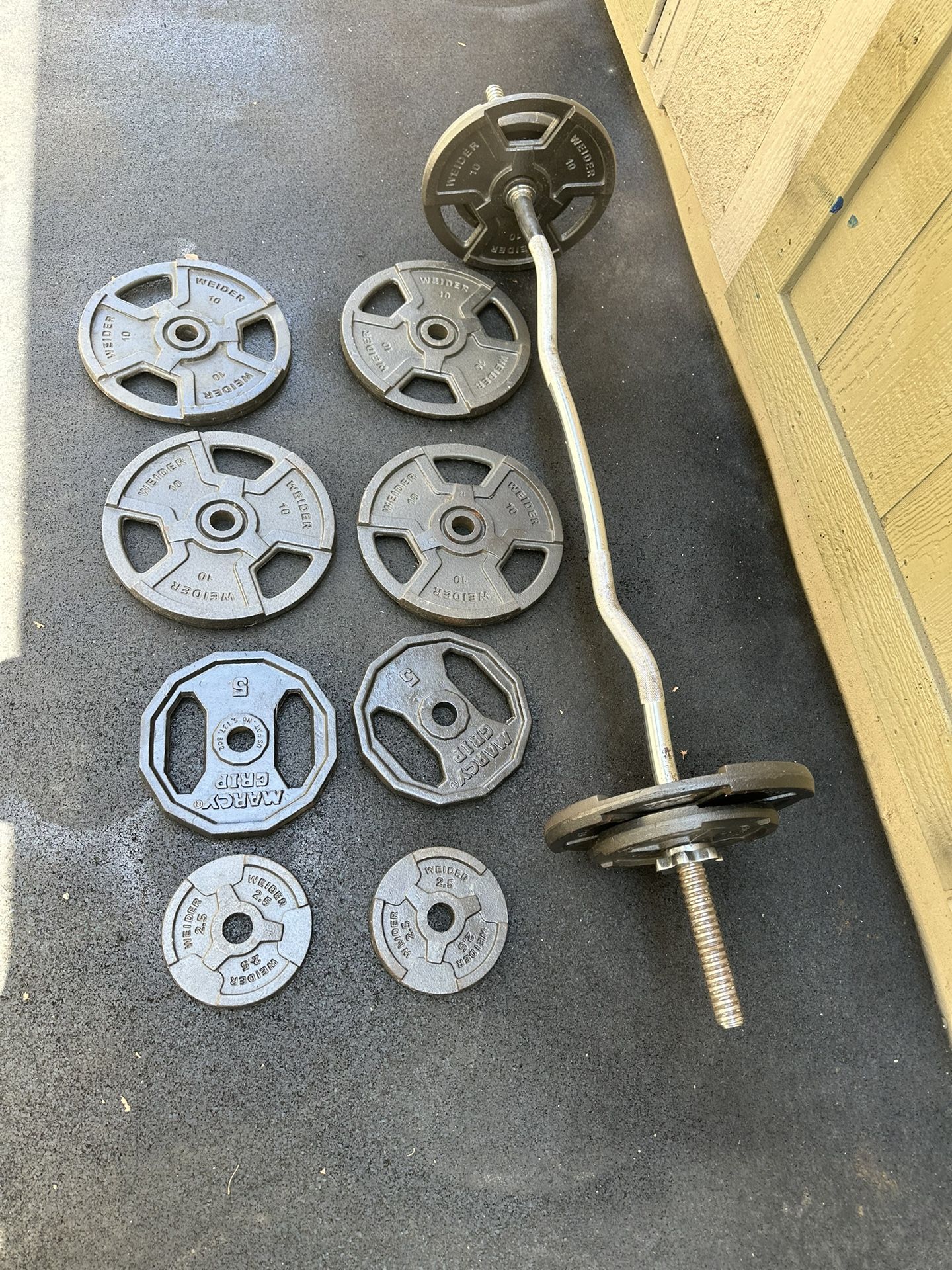 CURL BAR AND WEIGHTS 90 LBS WEIGHT