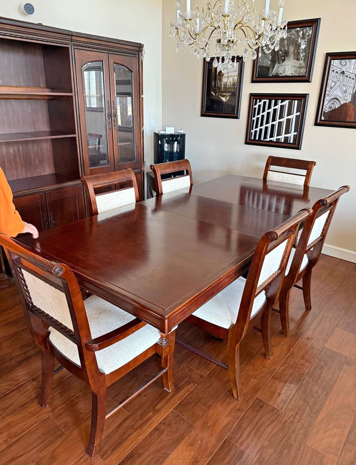 Solid oak dining table w 6/chairs