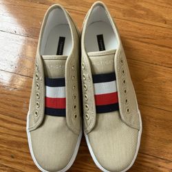NEW Tommy Hilfiger women Sneakers size 7