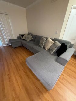 GREY SECTIONAL COUCH