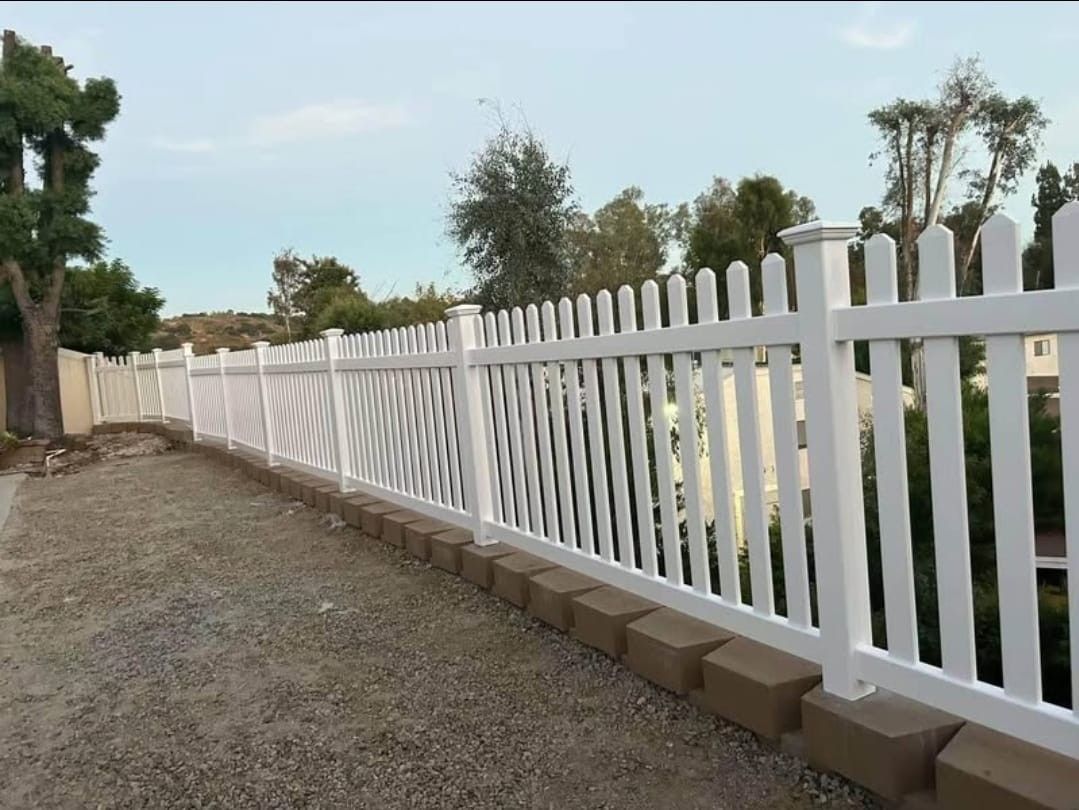 4ft Vinyl Fence