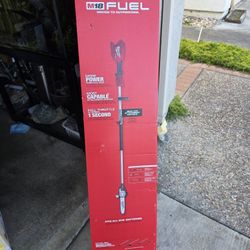 Milwaukee M18 FUEL 18V 10 in. Brushless Cordless Battery Powered Pole Saw with QUIK-LOK Attachment Capability (Tool-Only)