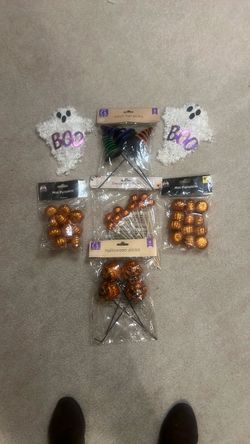 Halloween Decoration Bundle – Picks, Ghosts & Mini Pumpkins