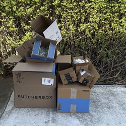 Free boxes and packing material