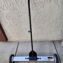 Magnetic floor sweeper like new $20.