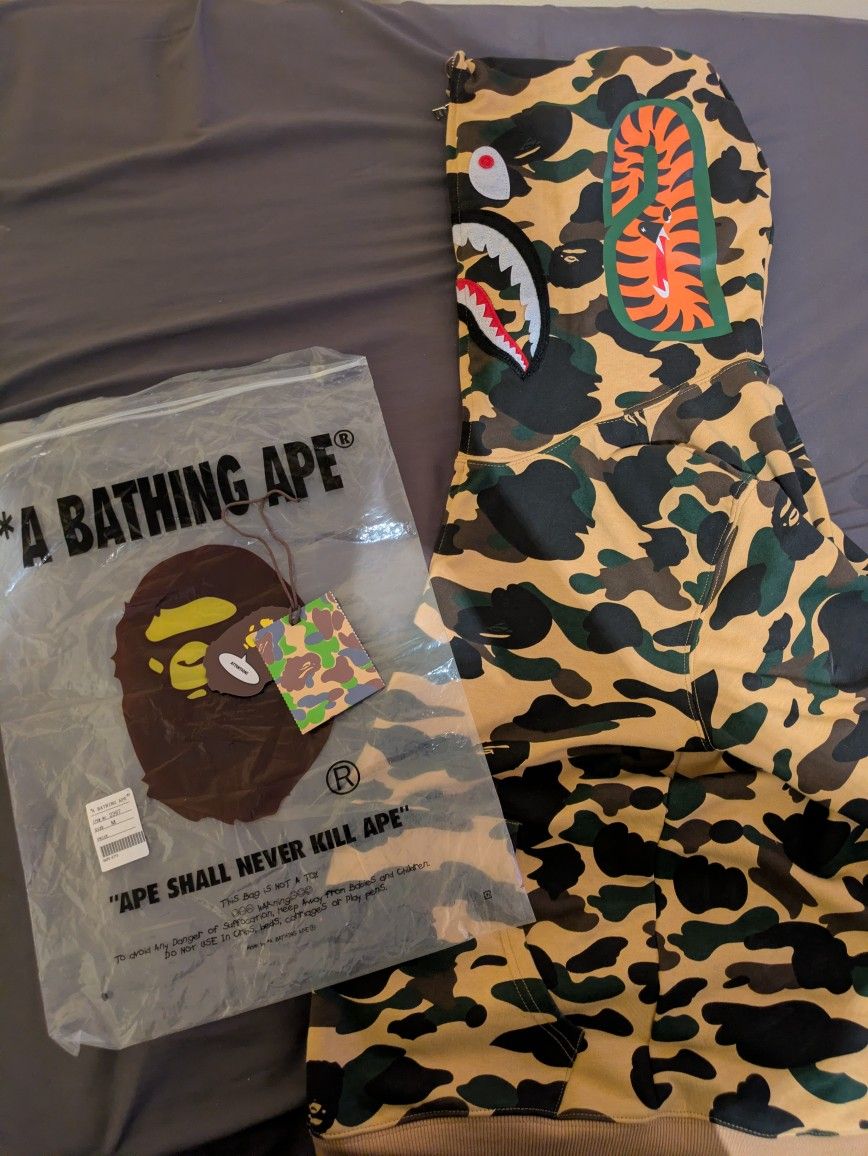Camo Bape Hoodie With Bag And Tag 