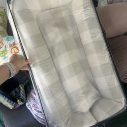 Baby BUNDLE! Dock-a -Tot, Pregnancy Pillow, Sit Me up seat & 2 Bags Of 0-3 Clothes 