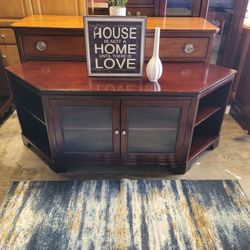 BEAUTIFUL TV CABINET 