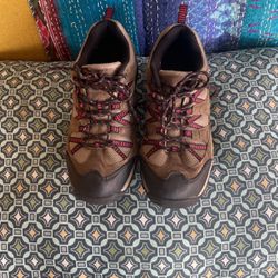 Size 9 Denali Low Hiking/trail boot 