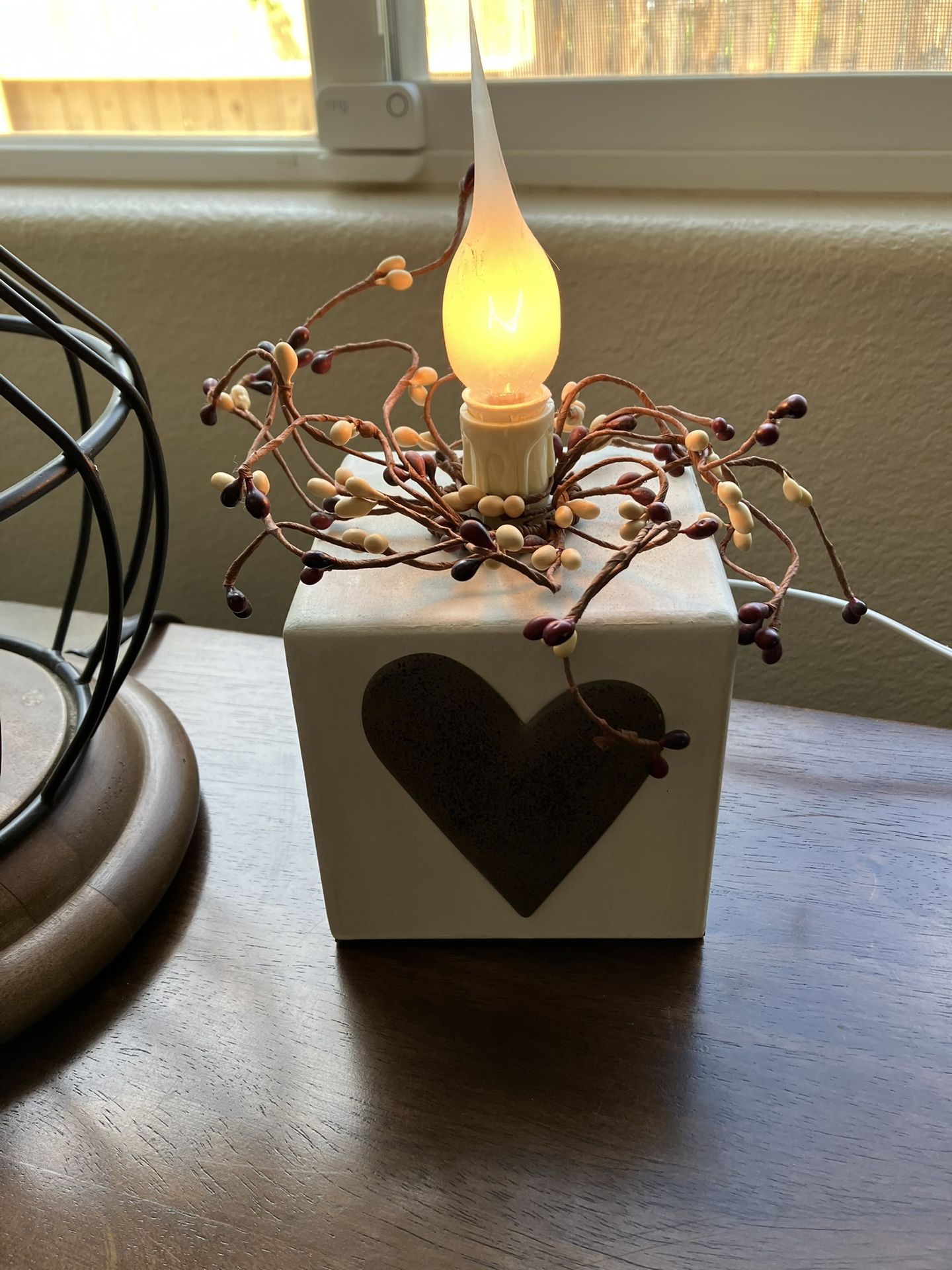 DECORATIVE LIGHT