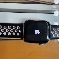 Apple Watch 40mm Rose gold Locked 