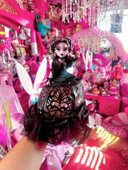 Vampire heart Draculaura OOB
