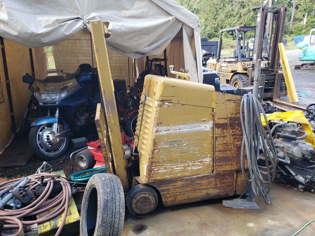 Forklift nanco 2000 pound capacity propane