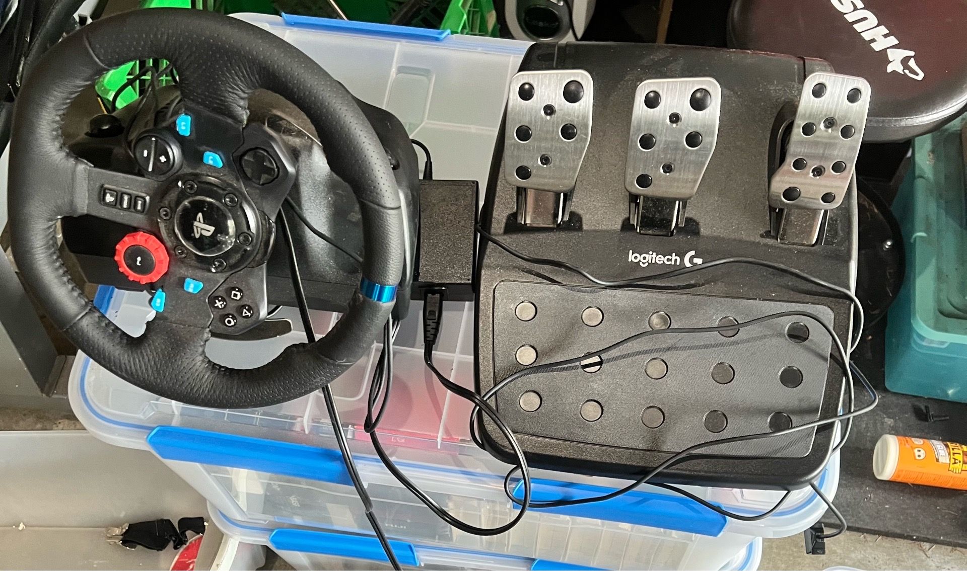 Logitech G29 steering wheel and pedal