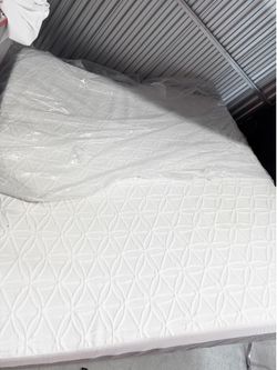 Tempur-Pedic Cloud Luxe Breeze King Mattress