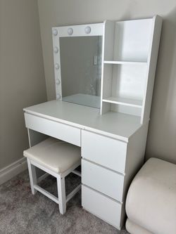 Kids vanity with lights