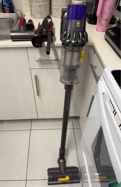 Dyson cyclone V10 animal great condition