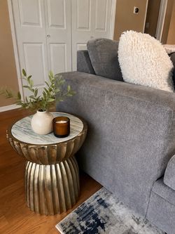 Sculptural Marble Top Side Table – Fluted Antique Brass/Gold