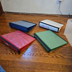 4 Binders, Staples Brand