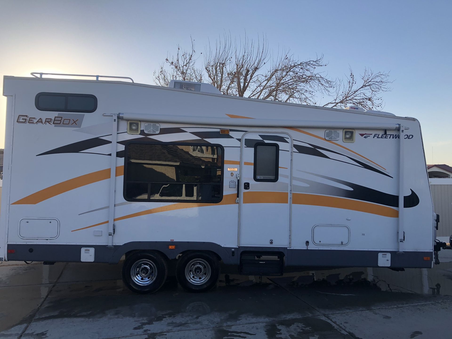 2005 26ft Gear Box Toy Hauler