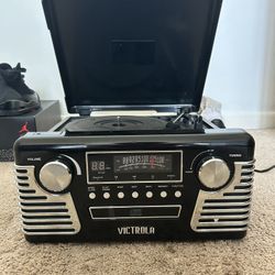 VICTOROLA RETRO BLUETOOTH RECORD PLAYER