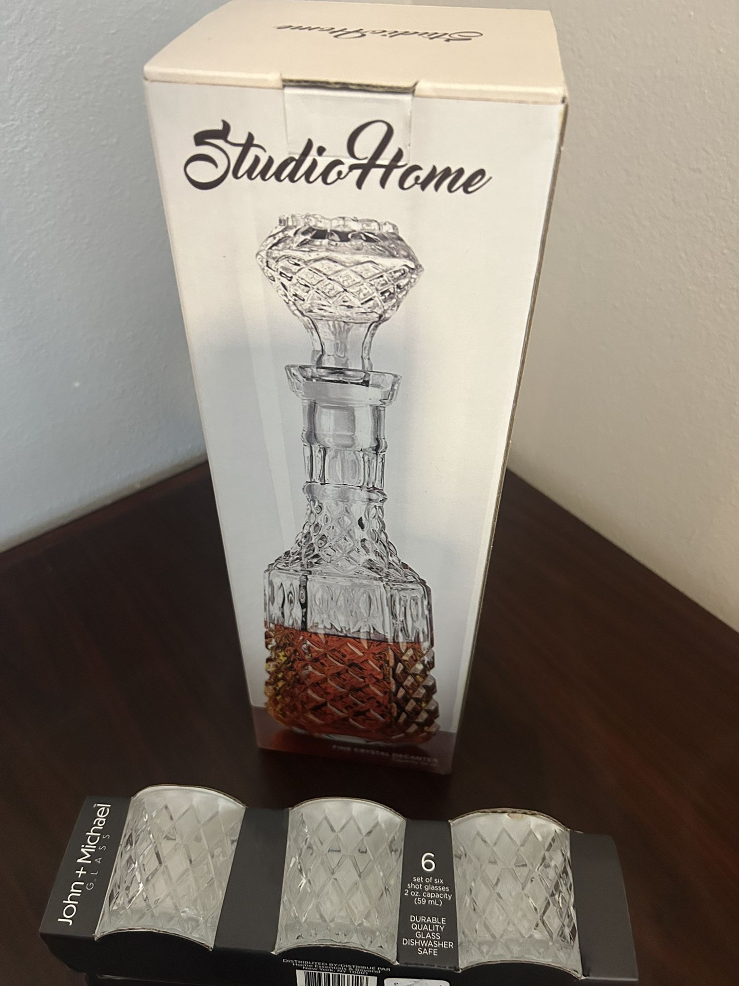 Studio Home Fine Crystal Decanter 36oz and set of 6 shot glass New 
