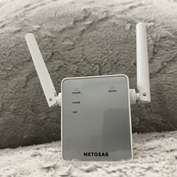 NETGEAR Wi-Fi Range Extender EX3700 / AC750