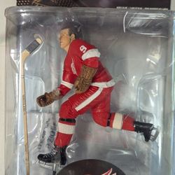 Gordie Howe Figurine