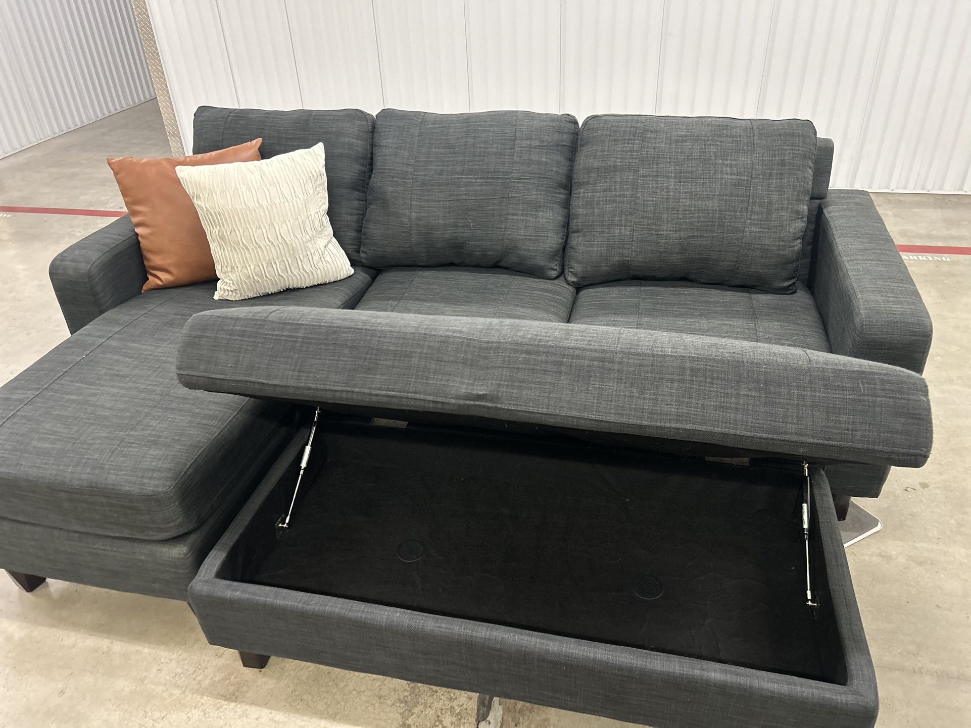 Like New ! Abbyson Gray Sectional Sofa w/