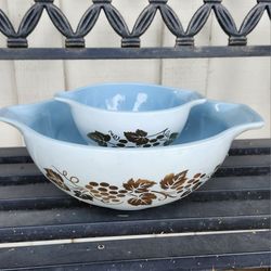 Vintage Pyrex Golden Grapes Chip n Dip Set