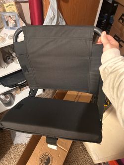 Bleacher seat w/bottom strap n pocket