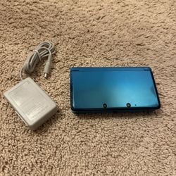 Nintendo 3DS - Metallic Teal With Charger
