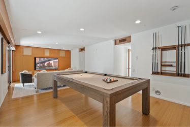 Brunswick pool table (8' sanlbel rust dark brown) + accessories