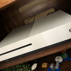 Xbox One S with wired Controller