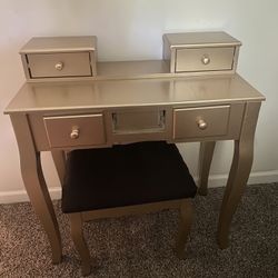 Gold Desk