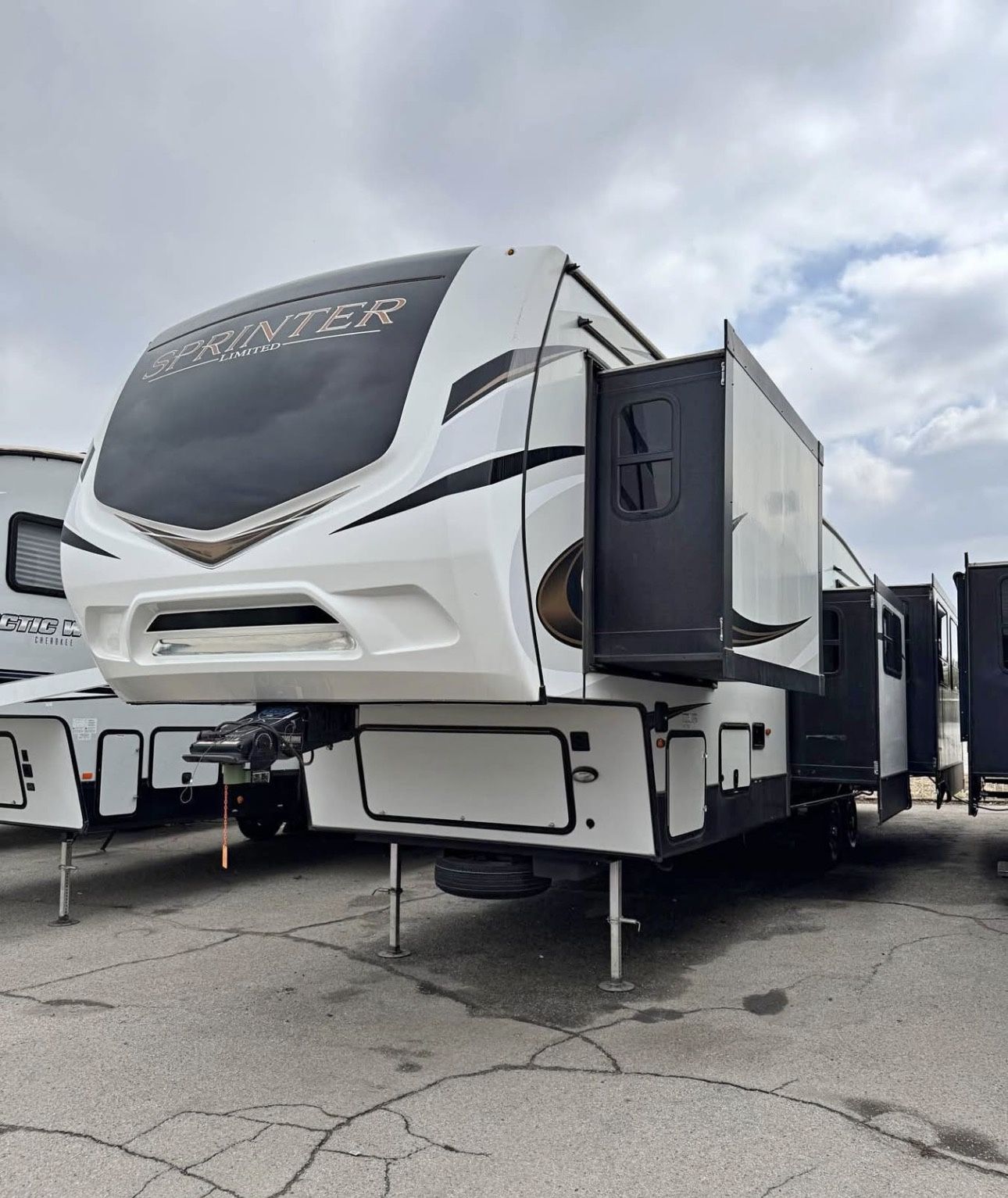 2021 Keystone Sprinter Fifth Wheel, Rv/ Travel Trailer