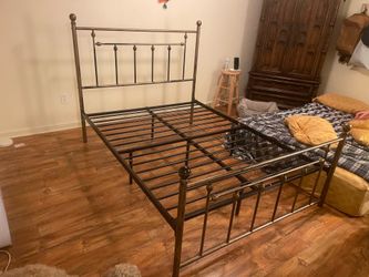Metal bed frame