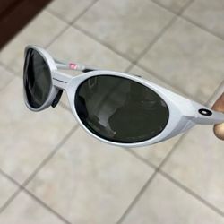 Men's Silver and Black Sunglasses(48)48