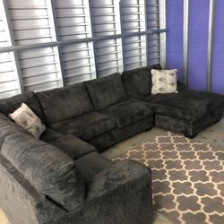 Sectional Sofa/ Couch (We Deliver) 