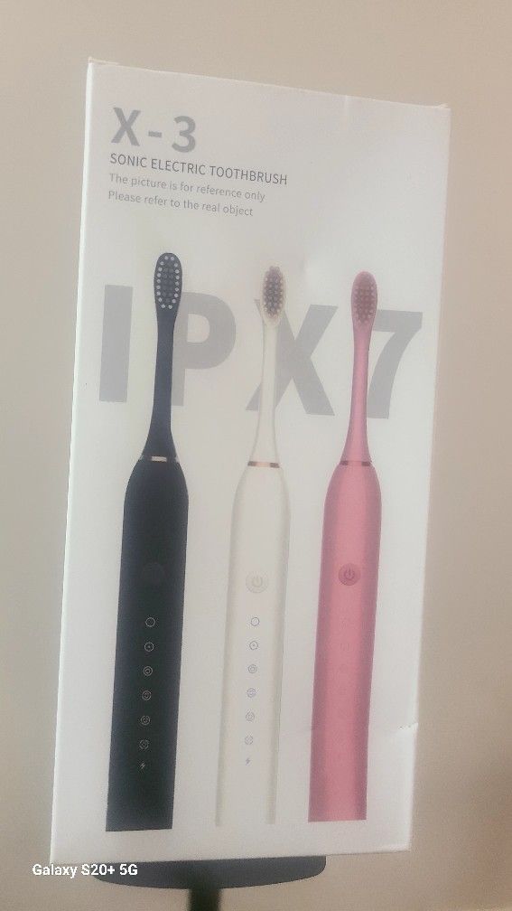 Electric toothbrush With 4 Replacement Brushes